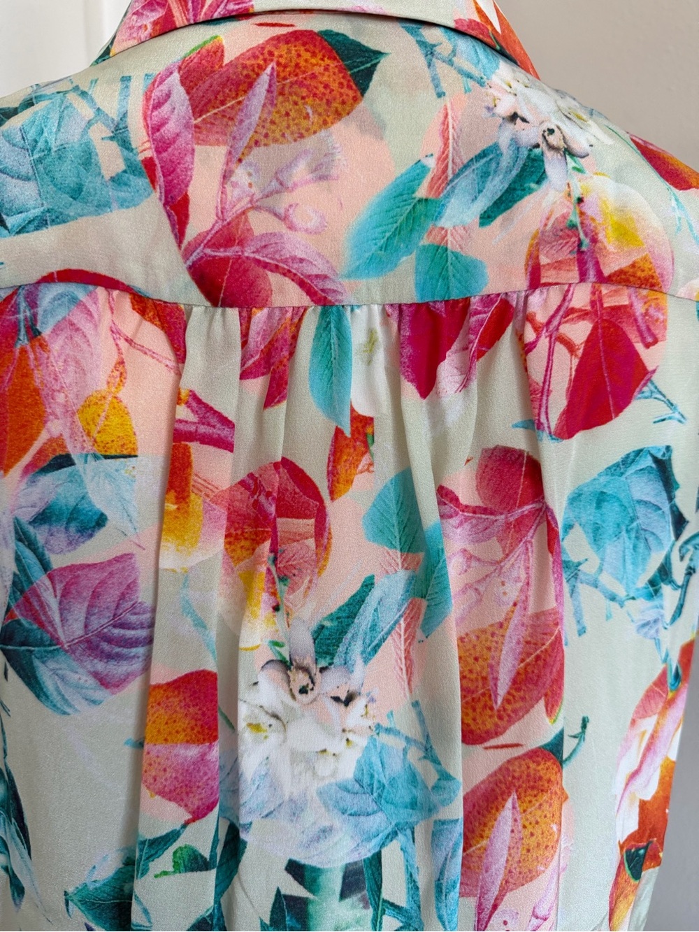 TOWNSEN NWOT Floral Cap-Sleeve Button-Down Blouse - Picture 5 of 8